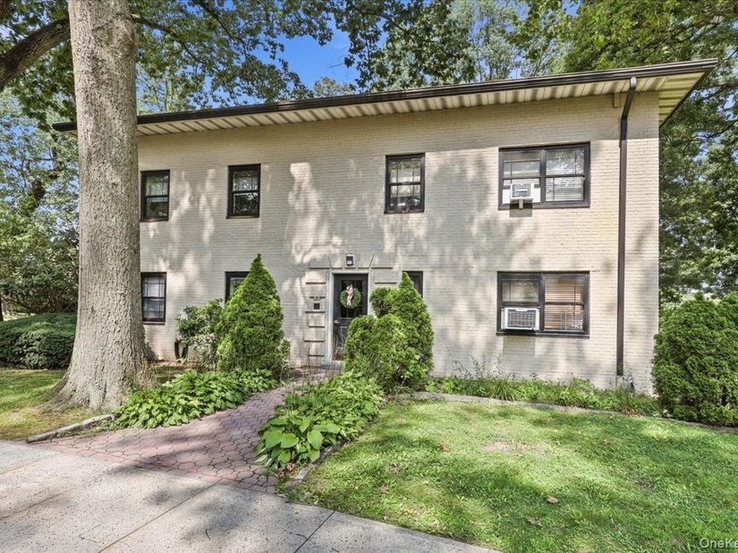 5 Whitehall Road 1L, Eastchester NY 10709