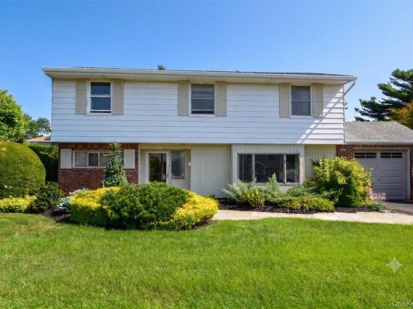 333 N Albany Avenue, Massapequa NY 11758