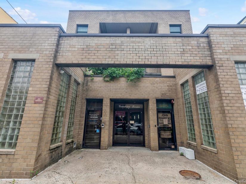 5536 69th Place R3, Maspeth NY 11378