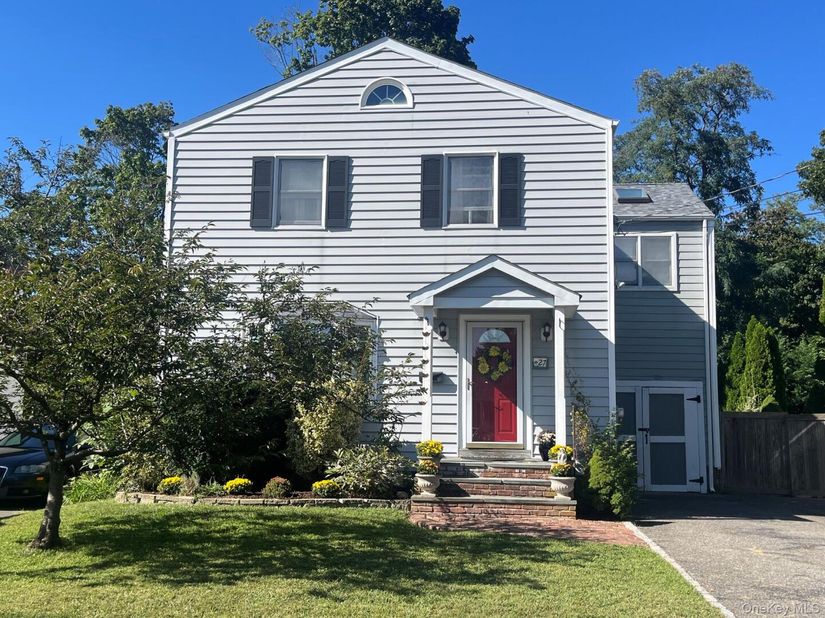 27 Rose Street, Islip NY 11751