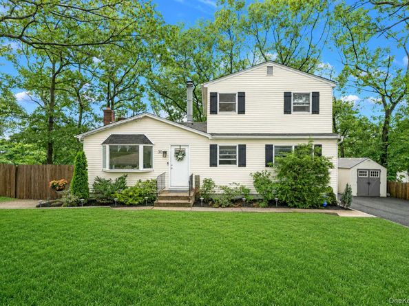 30 Sayville Road, Sound Beach NY 11789