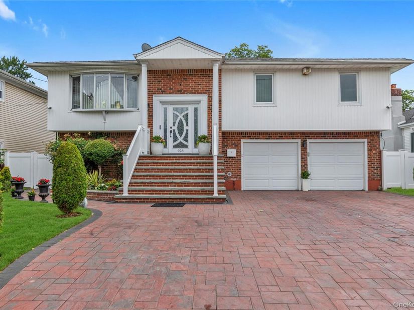 928 N Fletcher Avenue, Valley Stream NY 11580