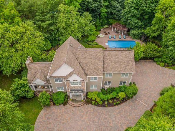 6 Maureen Drive, Mount Sinai NY 11766