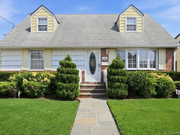 144 Hughes Place, Albertson NY 11507