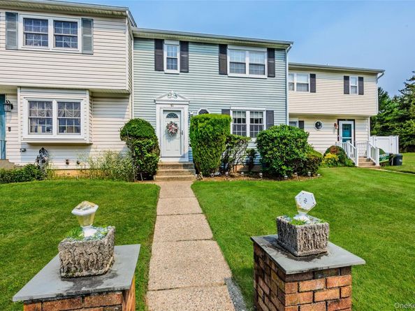 11 Monitor Court, Coram NY 11727