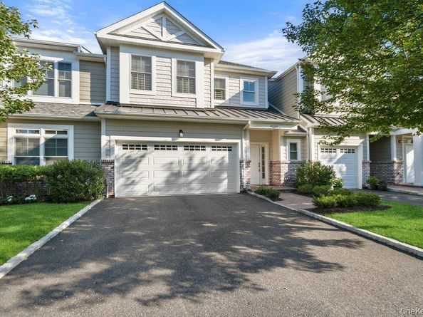 46102 Silver Birch Lane NE, Plainview NY 11803
