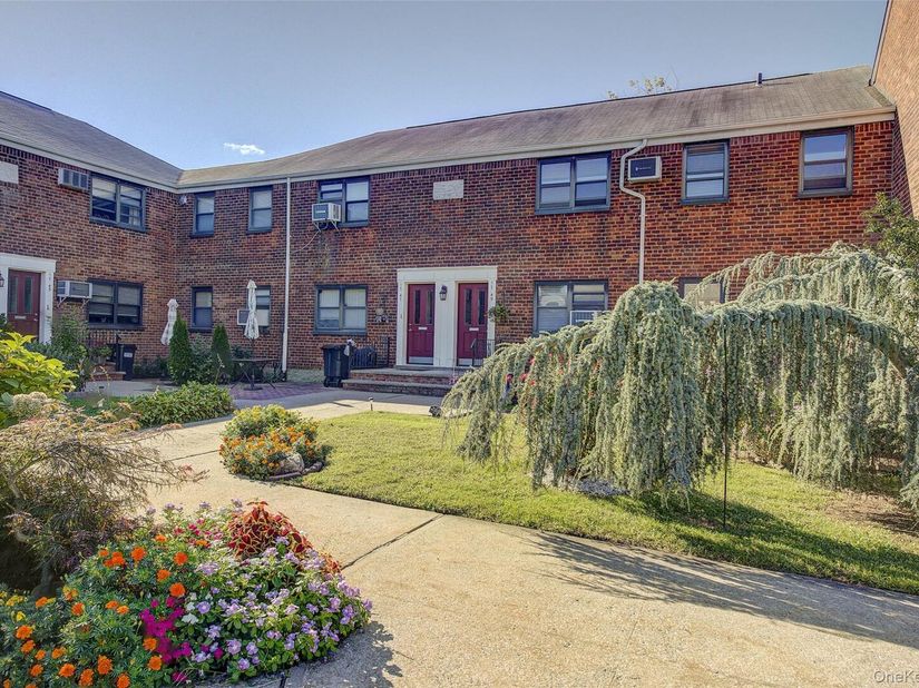 17-49 160th Street 561, Whitestone NY 11357