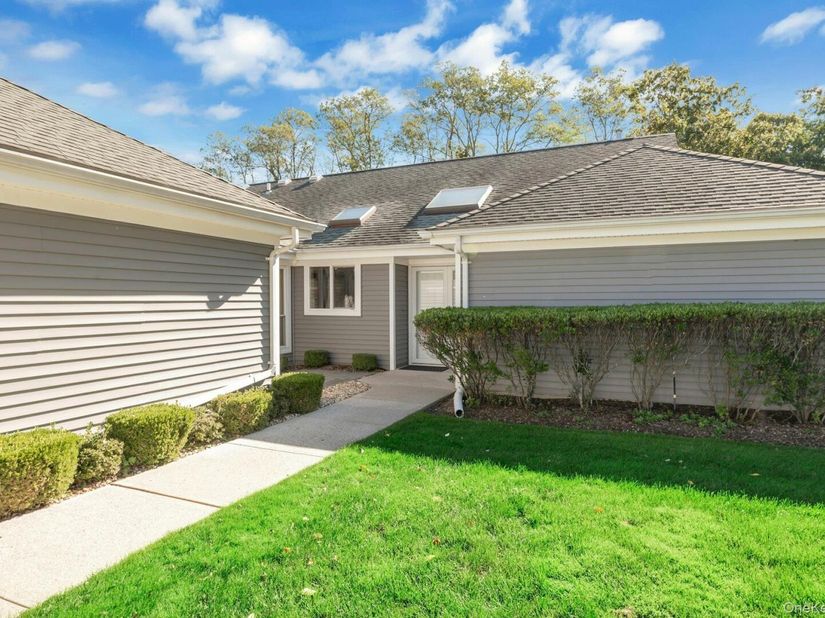 129 Captains Court, Moriches NY 11955