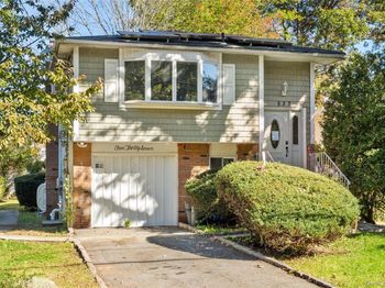 537 Lakeway Drive