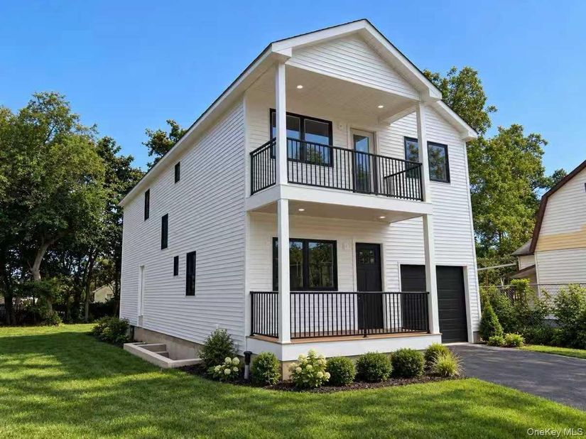 34 8th Avenue, Huntington NY 11746