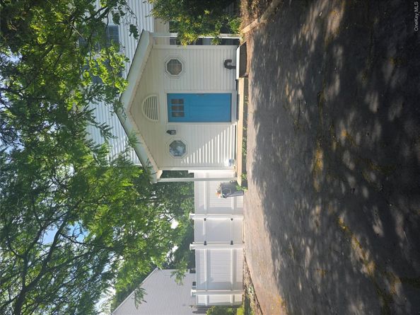 9 Trim Street, Bay Shore NY 11706