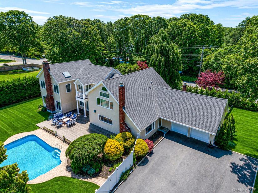 2 Jodi Drive, Manorville NY 11949