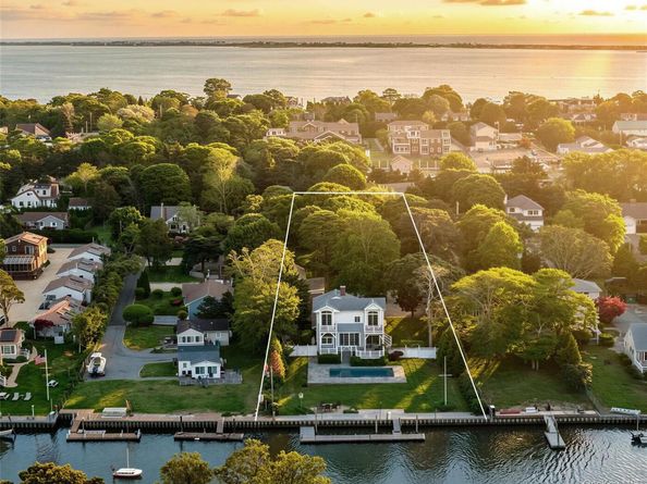 20 Penny Lane, Hampton Bays NY 11946