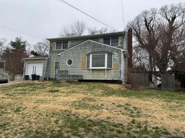 18 Willow Street, Selden NY 11784