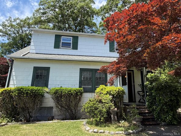 54 Robin Road, Rocky Point NY 11778