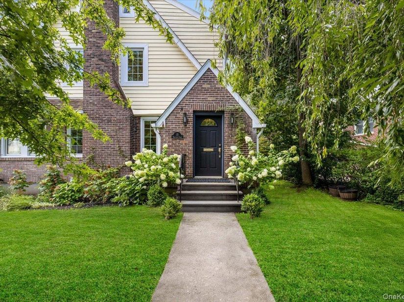 15 Parkview Court, White Plains NY 10603