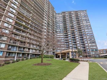 2 Bay Club Drive
