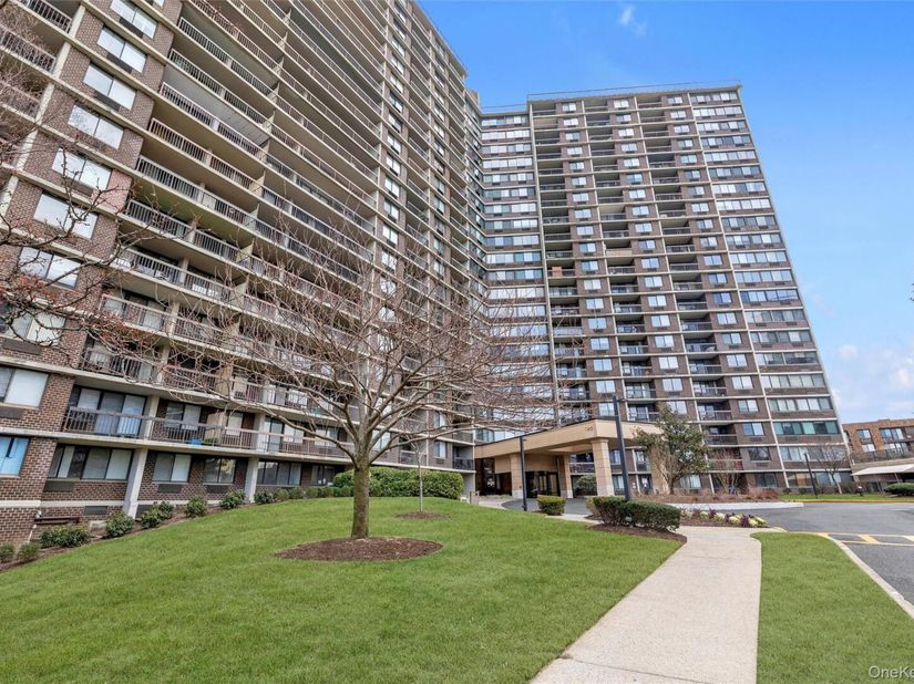 2 Bay Club Drive 20O, Bayside NY 11360