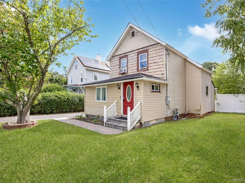 10 Brightside Avenue, Central Islip NY 11722