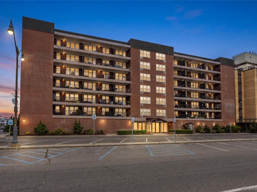 1 E Broadway 3D, Long Beach NY 11561