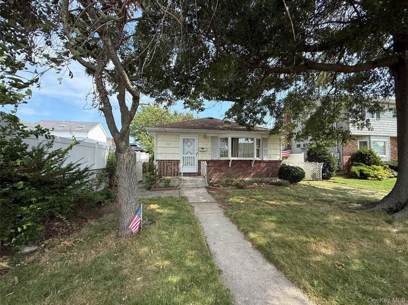 260 8th Street, Bethpage NY 11714