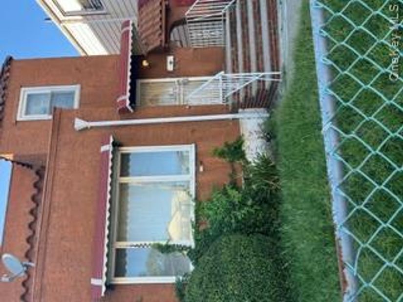 13940 231st Street, Laurelton NY 11413