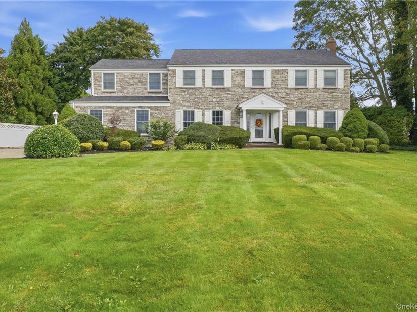 15 Saltmeadow Lane, Bayport NY 11705