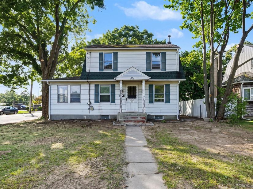 2 Willett Avenue, Sayville NY 11782