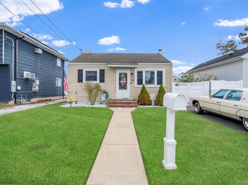 101 Miramar Boulevard, Lindenhurst NY 11757
