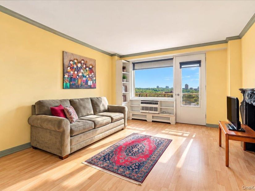 5900 Arlington Avenue 15E, Bronx NY 10471