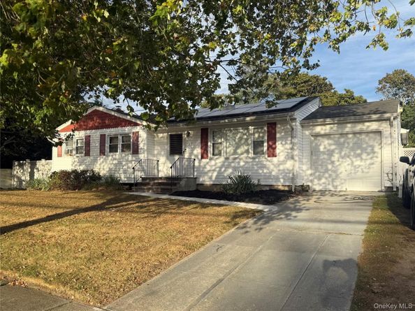 27 E Hamilton Avenue, Massapequa NY 11758