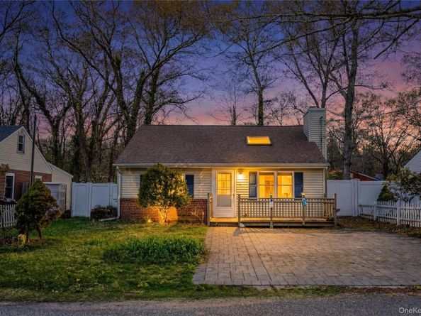 92 Wauwepex Trail, Ridge NY 11961