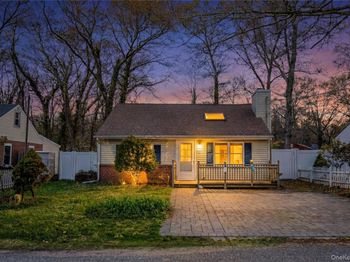 92 Wauwepex Trail