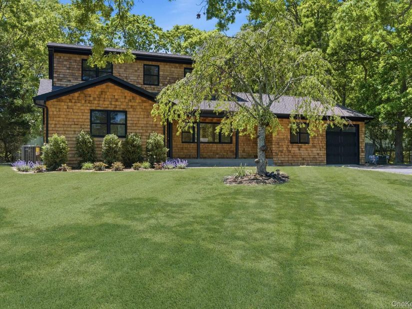 7 Mortimer Street, Westhampton Beach NY 11978