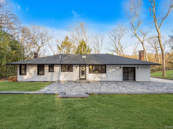 17 Woodbury Road, Woodbury NY 11797