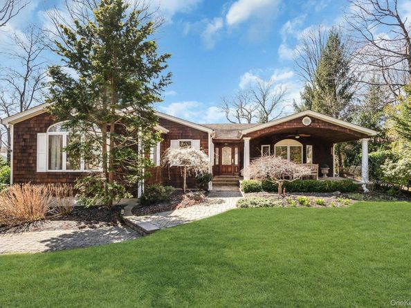 44 McCulloch Drive, Dix Hills NY 11746
