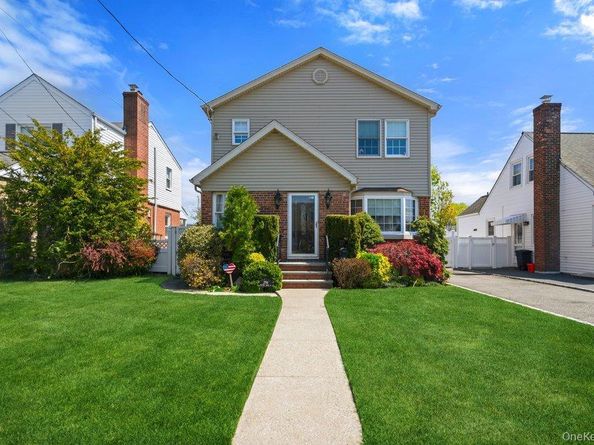 296 Euston Road S, Garden City NY 11530