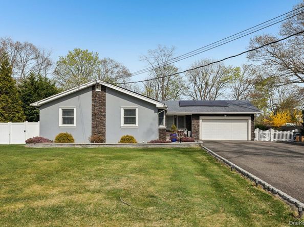 11 Mid Place, Bohemia NY 11716