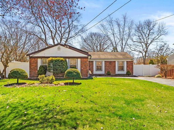 20 Beacon Street, Shirley NY 11967