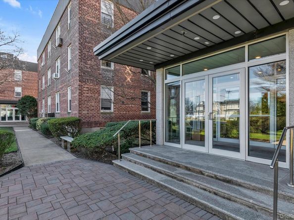 530 Dubois Avenue 16C, Valley Stream NY 11581