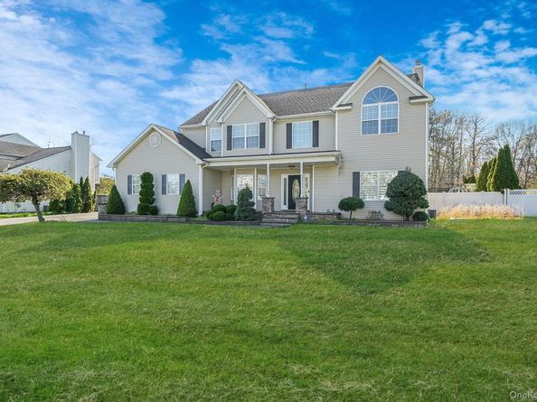 4 Jordan Drive, Medford NY 11763