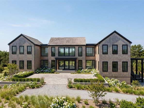 11 Pine Tree Lane, Westhampton NY 11977