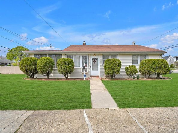 62 Wood Lane, Valley Stream NY 11581