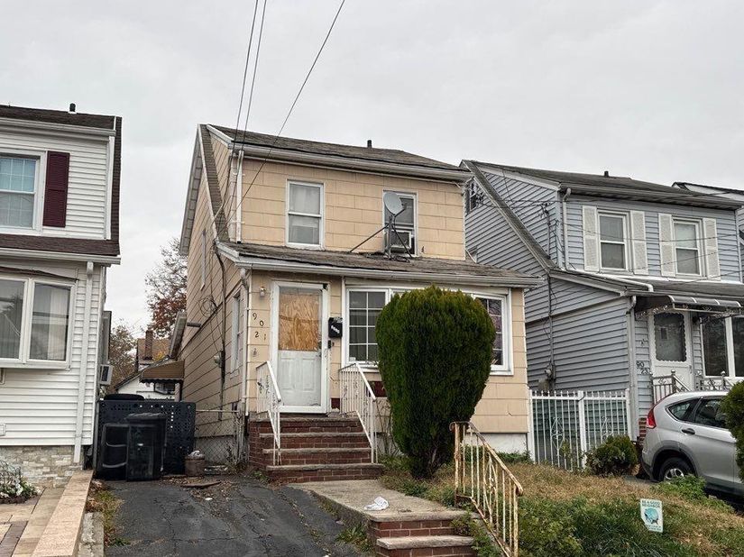 90-21 207th Street, Queens Village NY 11428
