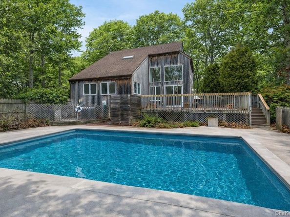 98 Squiretown Road, Hampton Bays NY 11946