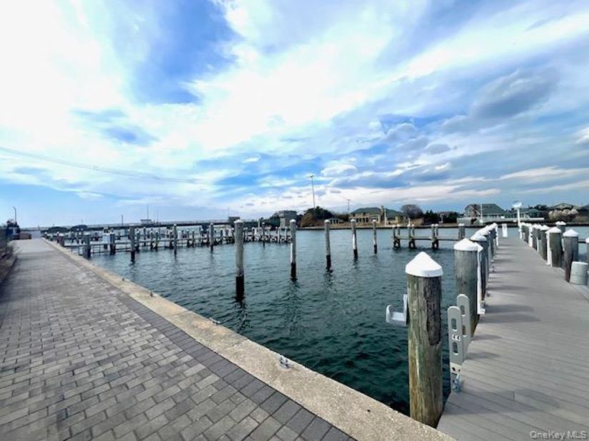 231 Dune Road 905, Westhampton Beach NY 11978