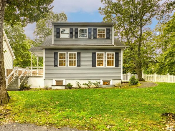 16 Ozone Road, Rocky Point NY 11778