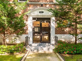 821 Bronx River Road