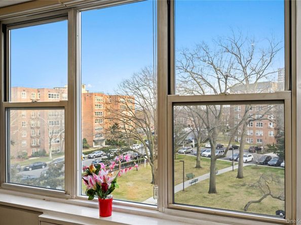 18-40 211th Street 4E, Bayside NY 11360