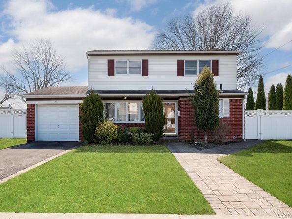 230 Yoakum Avenue, Farmingdale NY 11735